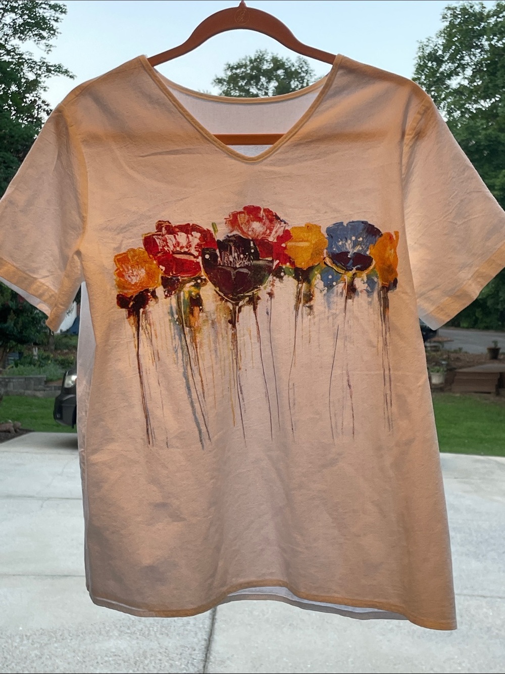 White Floral Paint-Style V-Neck Tee XL